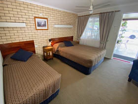 Queen Twin Room at Goomeri Motel